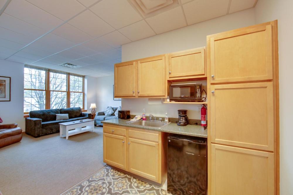 20 Mi to Dtwn Pittsburgh Pet-Friendly Apartment